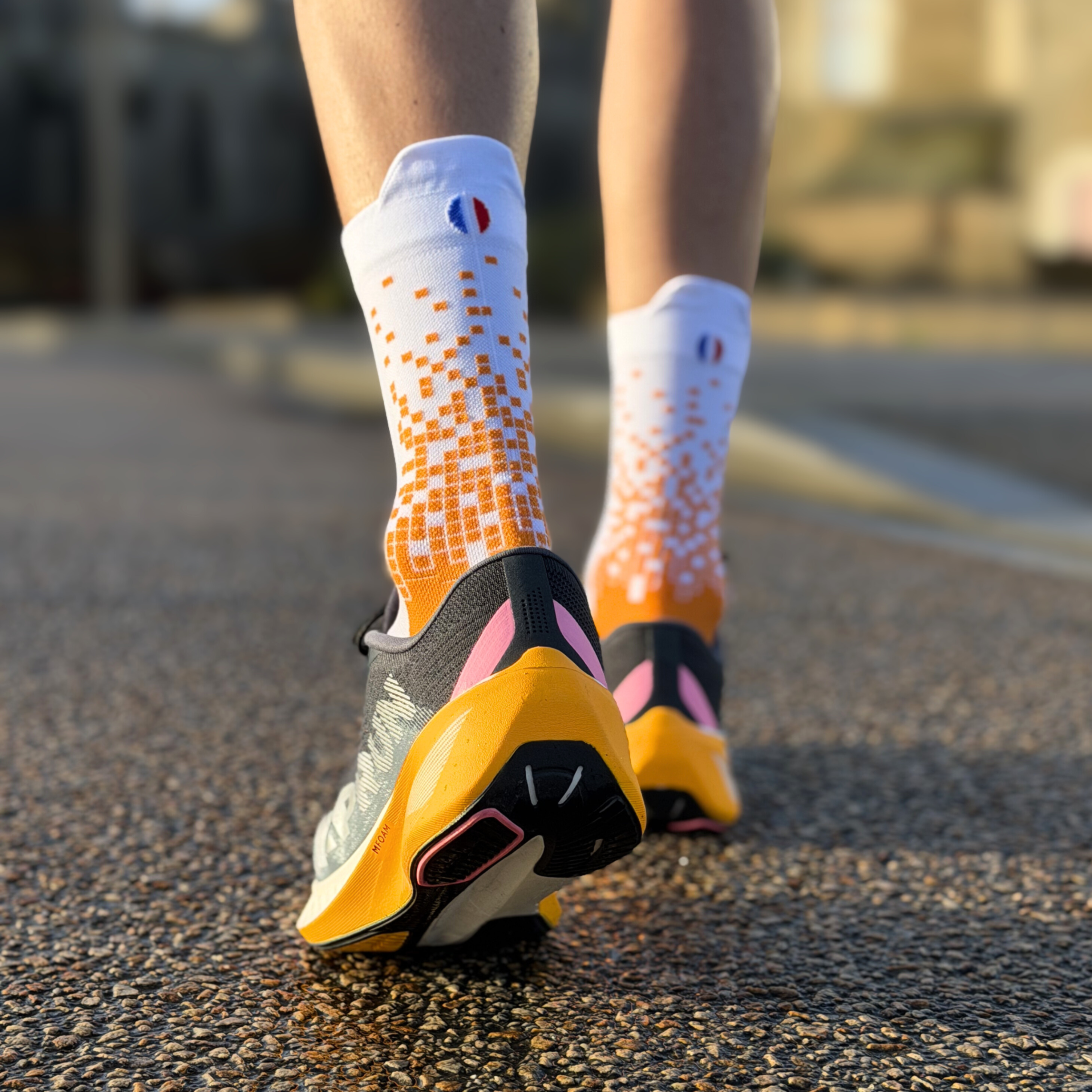 Chaussettes de running - La Pixels Orange et Blanche