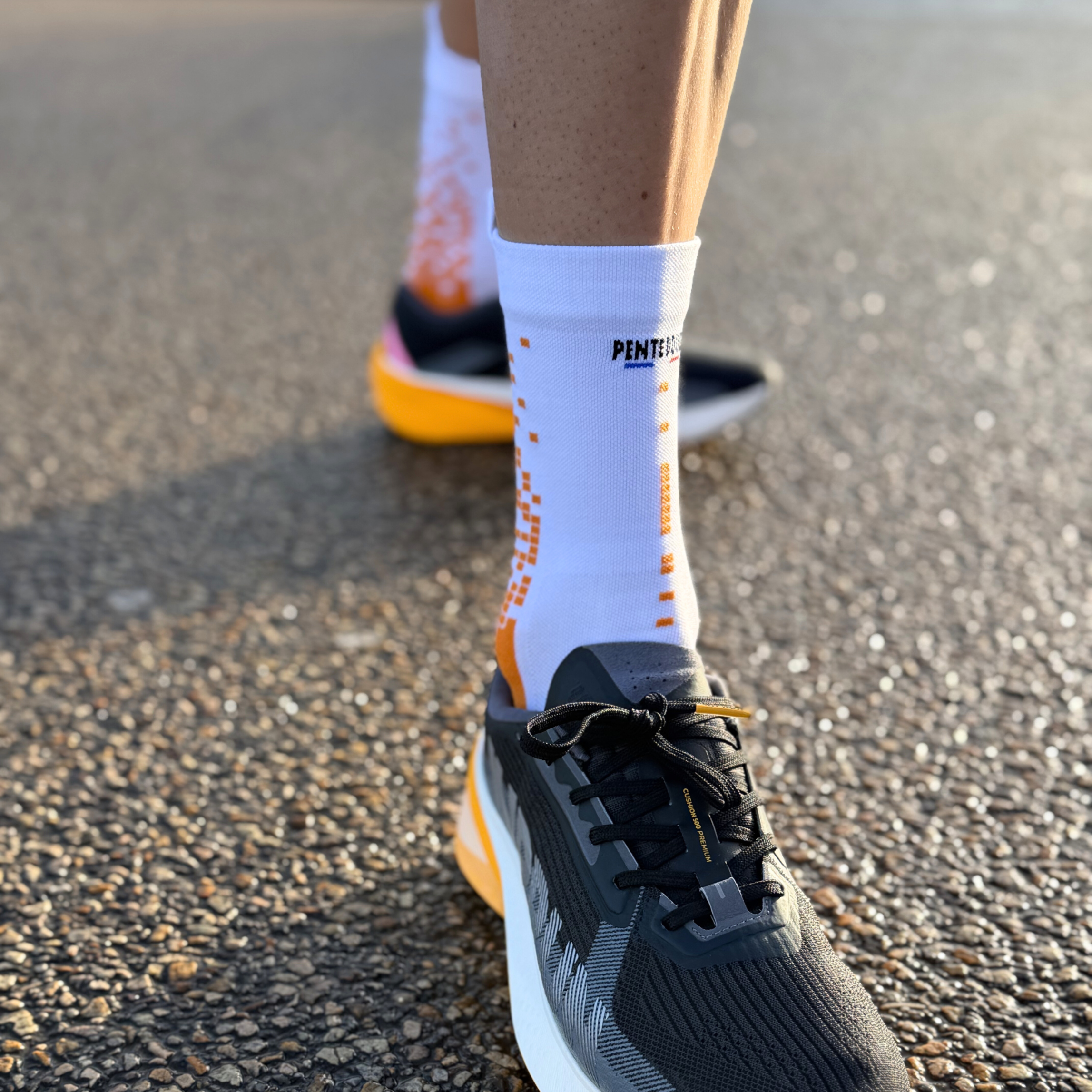 Chaussettes de running - La Pixels Orange et Blanche